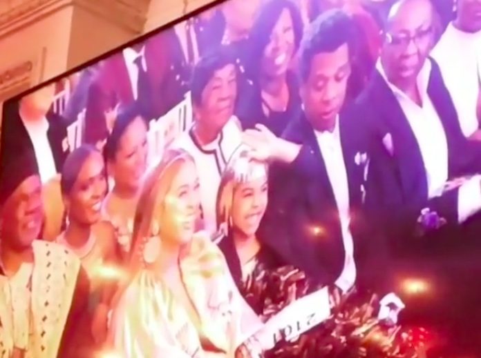 Jay-Z, Beyoncé e Blue Ivy em leilão de arte