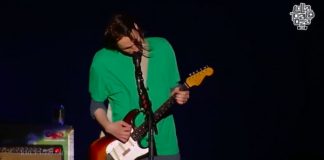 Josh Klinghoffer toca Jeff Buckley no show do RHCP no Lollapalooza Chile