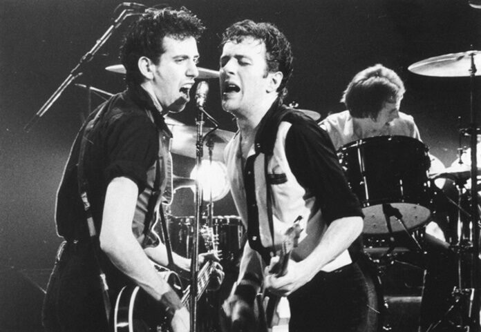 Mick Jones e Joe Strummer, do The Clash