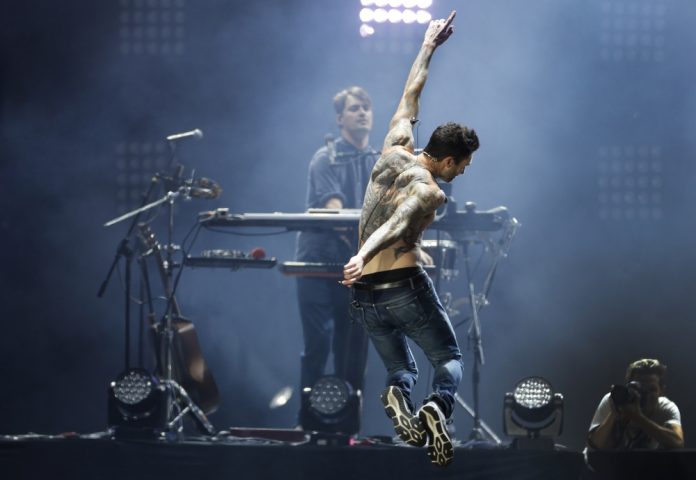 Adam Levine com o Maroon 5 no Rock In Rio 2017