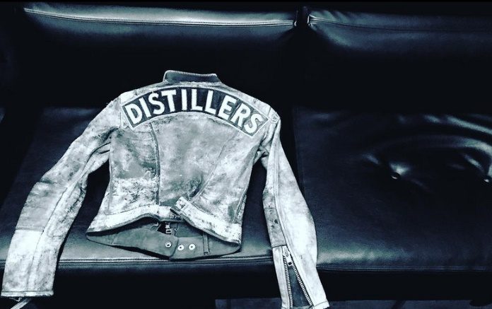 Brody Dalle mostra jaqueta do The Distillers