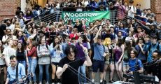 Jack White faz show surpresa em escola nos EUA