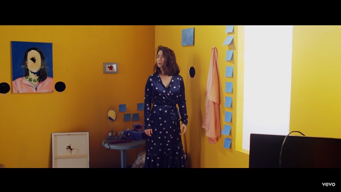 Mitski lança vídeo surreal para "Nobody"