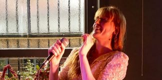 Florence + The Machine em um pub de Londres