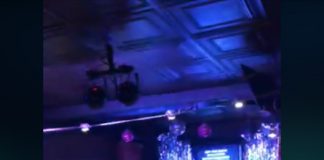 J. Mascis canta Tom Petty em karaokê de bar