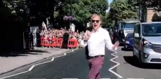 Paul McCartney atravessa faixa de Abbey Road