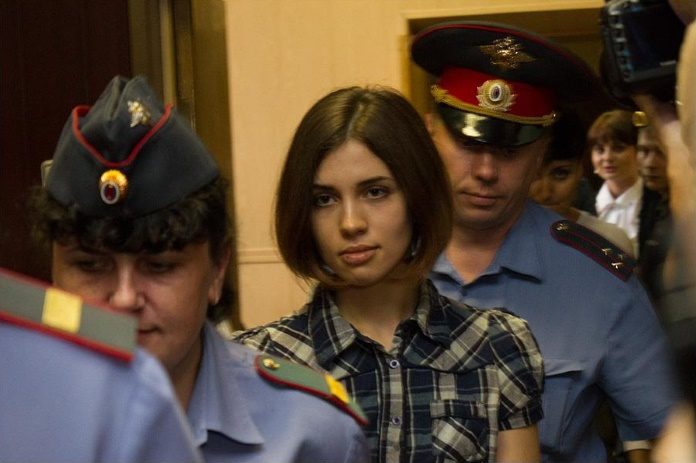 Nadezhda, do Pussy Riot, na prisão em 2012