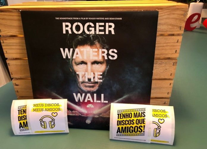 Roger Waters e o vinil de The Wall