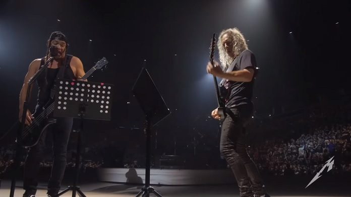 Metallica (Rob Trujillo e Kirk Hammett) tocando Prince
