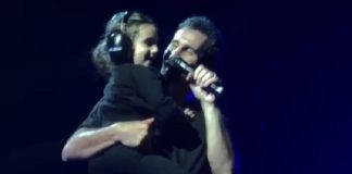 Serj Tankian e filho em show do System of a Down