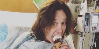 Ozzy Osbourne tomando sorvete no hospital