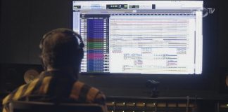 Kiko Dinucci nos estúdios da Red Bull Music