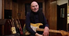 Billy Corgan com a guitarra recuperada de Gish