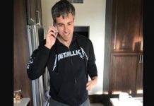 Beto O'Rourke com a blusa do Metallica