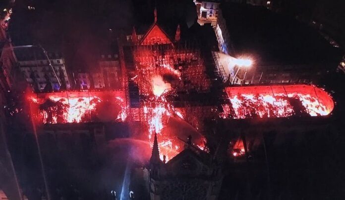 Incêndio na catedral de Notre-Dame