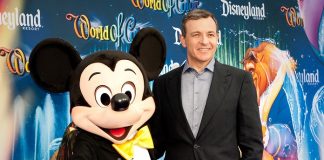 Bob Iger, CEO da Disney, por Josh Hallet