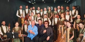 Músicos armênios tocam Black Sabbath para Tony Iommi e Ian Gillan