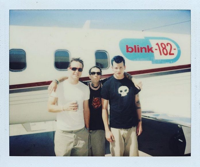 blink-182 (Mark Hoppus, Travis Barker e Tom DeLonge) em Enema of the State