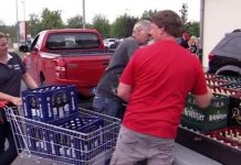 Moradores compram toda cerveja de Ostritz