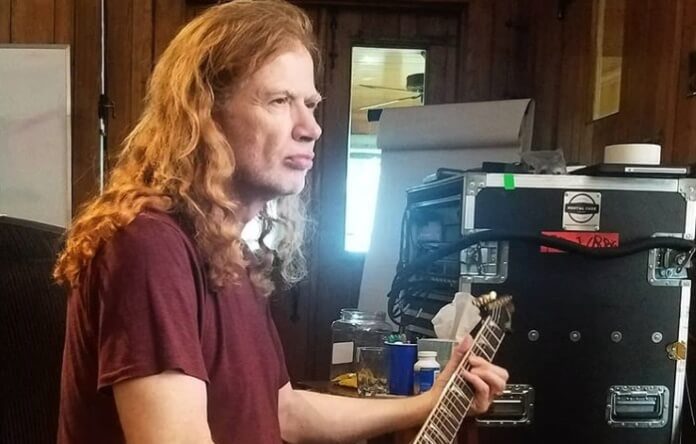 Dave Mustaine em estúdio com o Megadeth