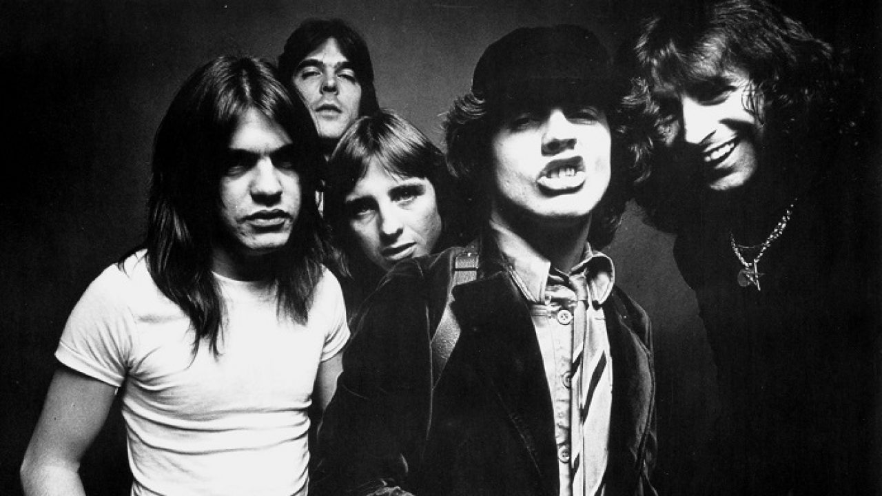 AC/DC celebra o falecido Bon Scott com vídeos raros; assista agora