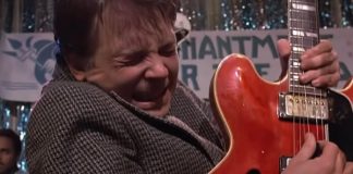 Marty (Michael J. Fox) toca Johnny B. Goode no filme