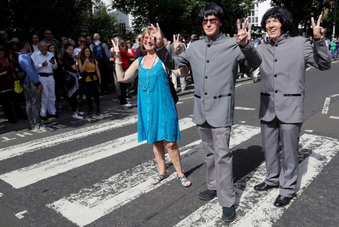 Fãs de Beatles em Abbey Road