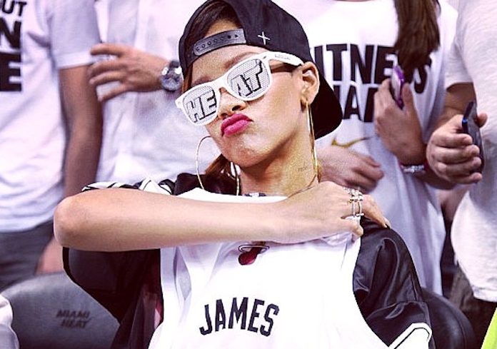 Rihanna em jogo da NBA
