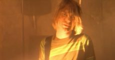 Kurt Cobain (Nirvana) em "Smells Like Teen Spirit", do Nirvana