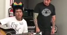 Green Day: Tré Cool destrói violão de Billie Joe