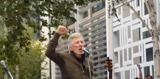 Roger Waters pede liberdade de Julian Assange