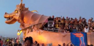 Audição do disco do TOOL no Burning Man