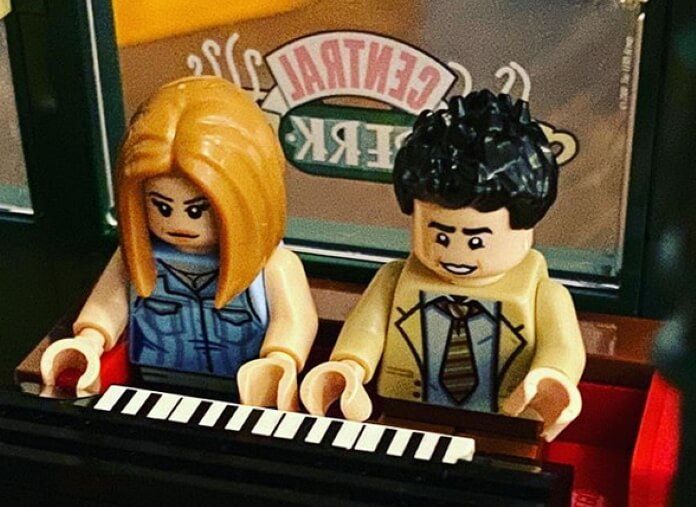 Friends de LEGO: Ross e Rachel no Central Perk