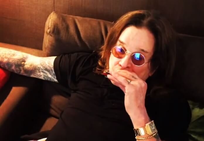 Ozzy Osbourne tocando gaita