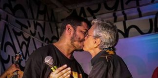 Caetano Veloso e Criolo se beijam no Festival NINJA