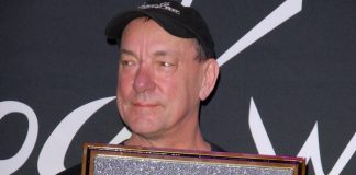 Neil Peart recebe prêmio em 2012