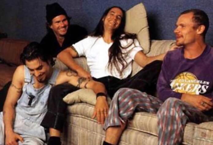 Red Hot Chili Peppers com o guitarrista Dave Navarro