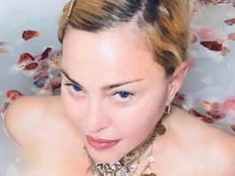 Madonna na banheira
