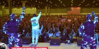 Public Enemy faz show em comício de Bernie Sanders