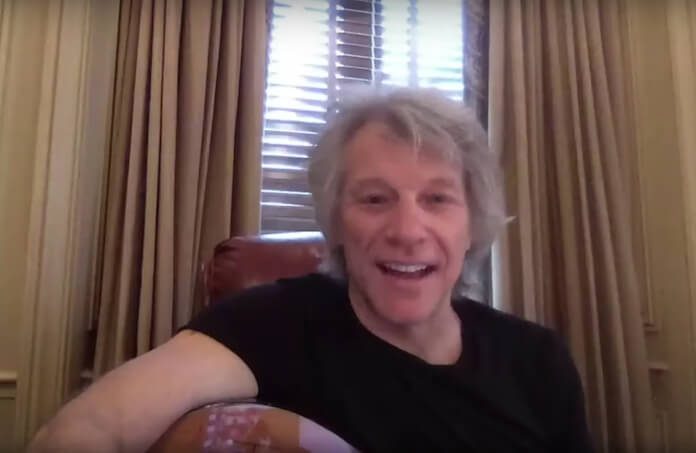 Jon Bon Jovi faz surpresa para alunos do jardim de infância