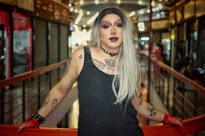 Naja White: drag queen roqueira anuncia que “O Emo tá de Volta”