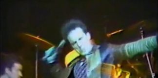 Dead Kennedys tocando "Police Truck" em 1984