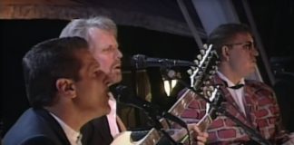 Eagles tocando "Hotel California" no Hall da Fama