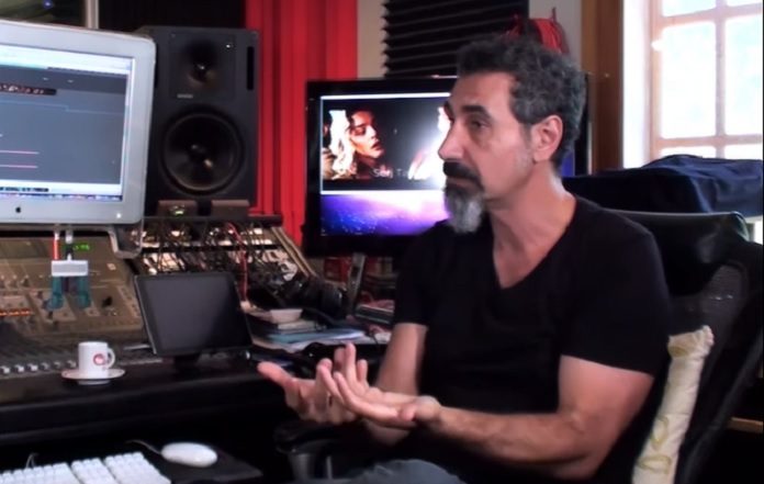 Serj Tankian cansado de explicar porque o System of a Down nao tem album novo nesse caralho