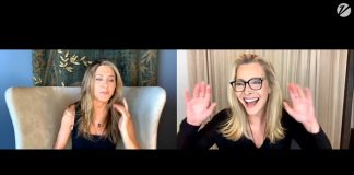 Lisa Kudrow e Jennifer Aniston falando sobre Friends