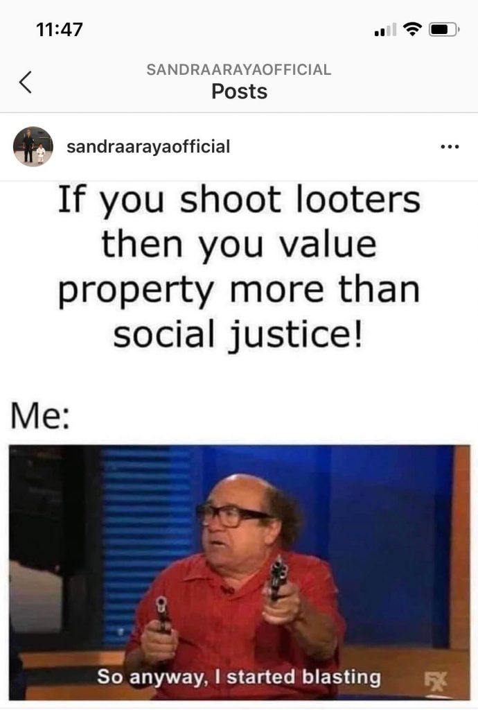 Sandra Araya compartilhando memes racistas