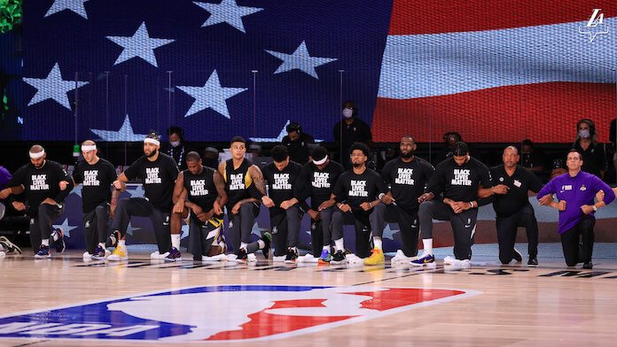 NBA, jogadores se ajoelham pelo Black Lives Matter