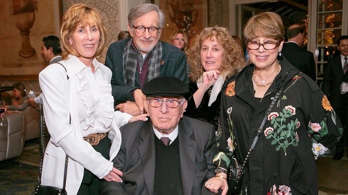 Steven Spielberg, pai e irmãs