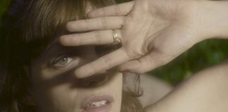 Aude Langlois: artista francesa lança EP misturando melancolia e lúdico