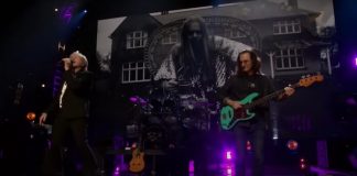 Geddy Lee substituindo Chris Squire (Yes)